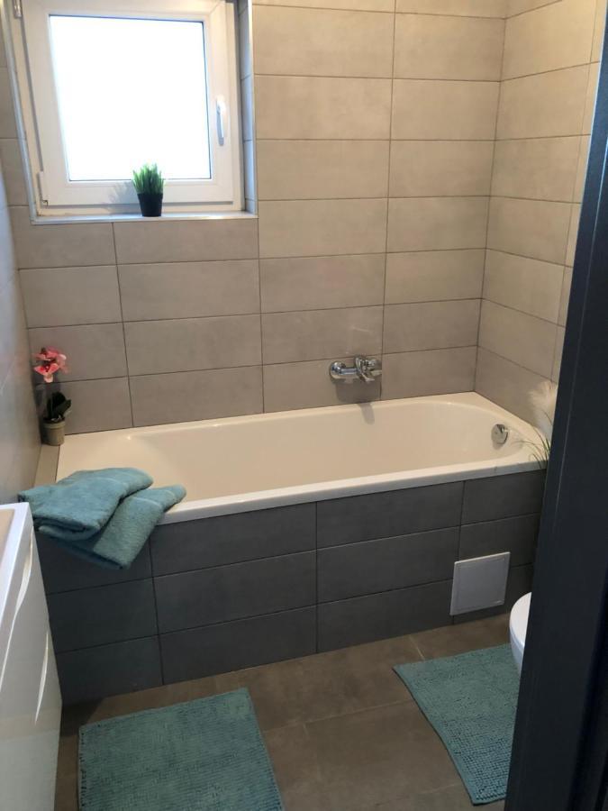 Szeged Gyoengye Delux Lägenhet Exteriör bild