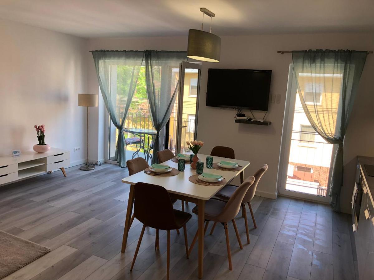Szeged Gyoengye Delux Lägenhet Exteriör bild